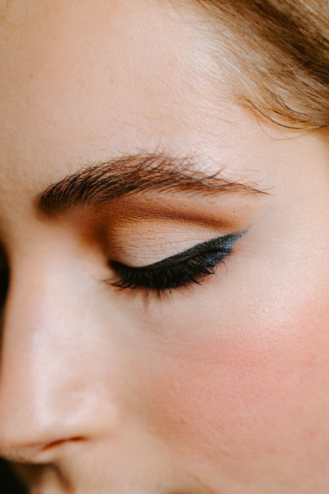 How to Achieve the Perfect Winged Eyeliner - Odyssey Street