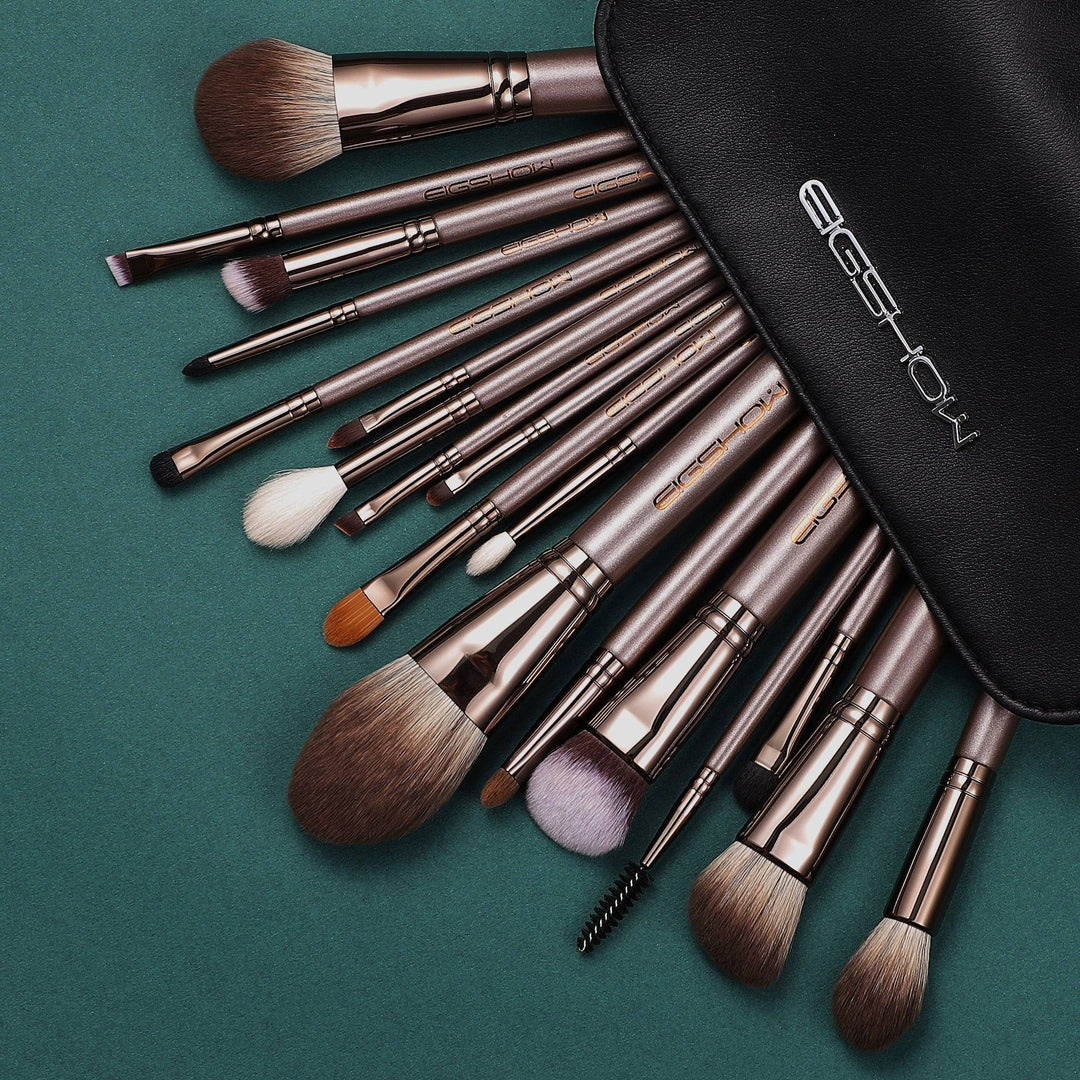 The Top Makeup Brushes Every Woman Should Own - Odyssey Street